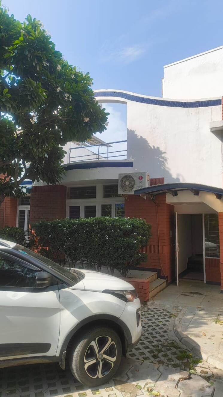 Exterior View, unitech-nirvana-country-cedar-crest 4 Bedroom 2850 Sq.Ft. Villa In Sector 50 Gurgaon 9026255