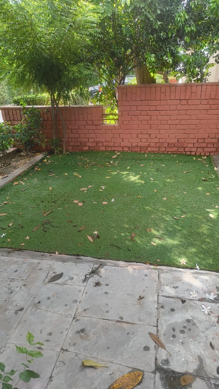 Garden, unitech-nirvana-country-cedar-crest 4 Bedroom 2850 Sq.Ft. Villa In Sector 50 Gurgaon 9026255