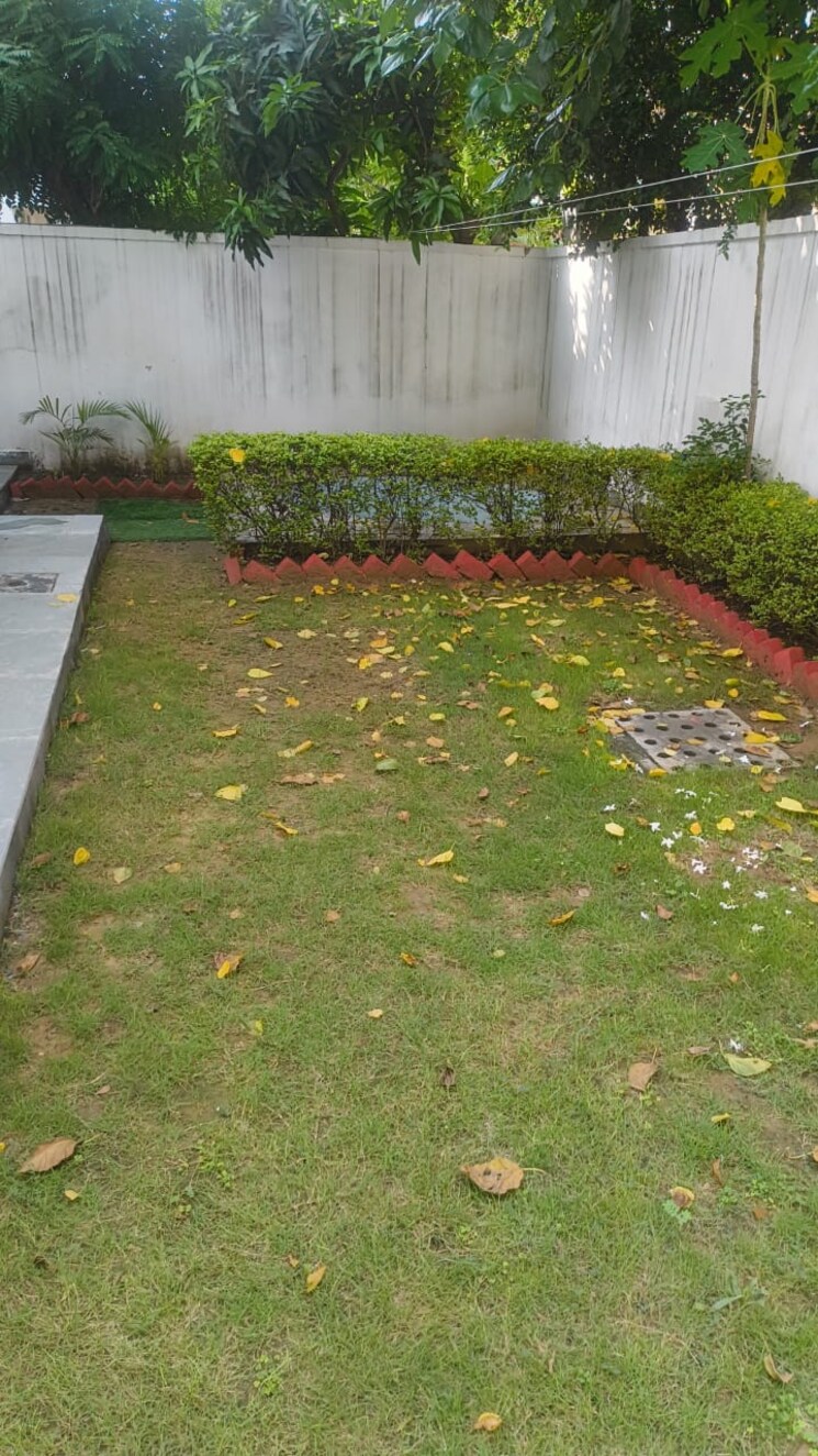 Garden, unitech-nirvana-country-cedar-crest 4 Bedroom 2850 Sq.Ft. Villa In Sector 50 Gurgaon 9026255