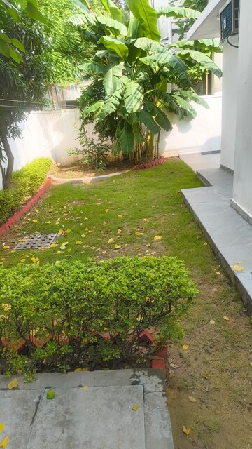4 BHK Villa – Garden View at Unitech Nirvana Country Cedar Crest, Sector 50 - for Rent