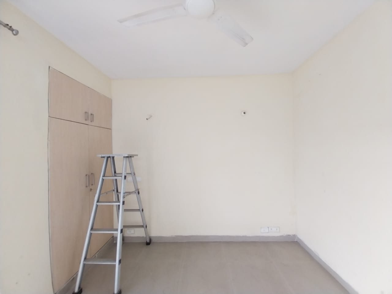 3 BHK + Extra Room Apartment For Rent in Unitech Escape