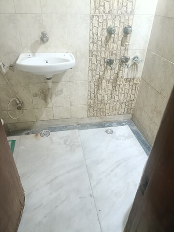 Master Bedroom in 2 BHK Apartment at Rail Vihar Sector 30, Sector 30 – for Rent