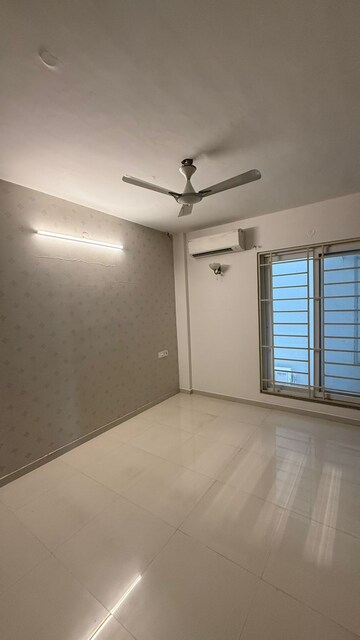 Room in 3 BHK Apartment at Kakatiya Hills, Jubilee Hills – for Rent