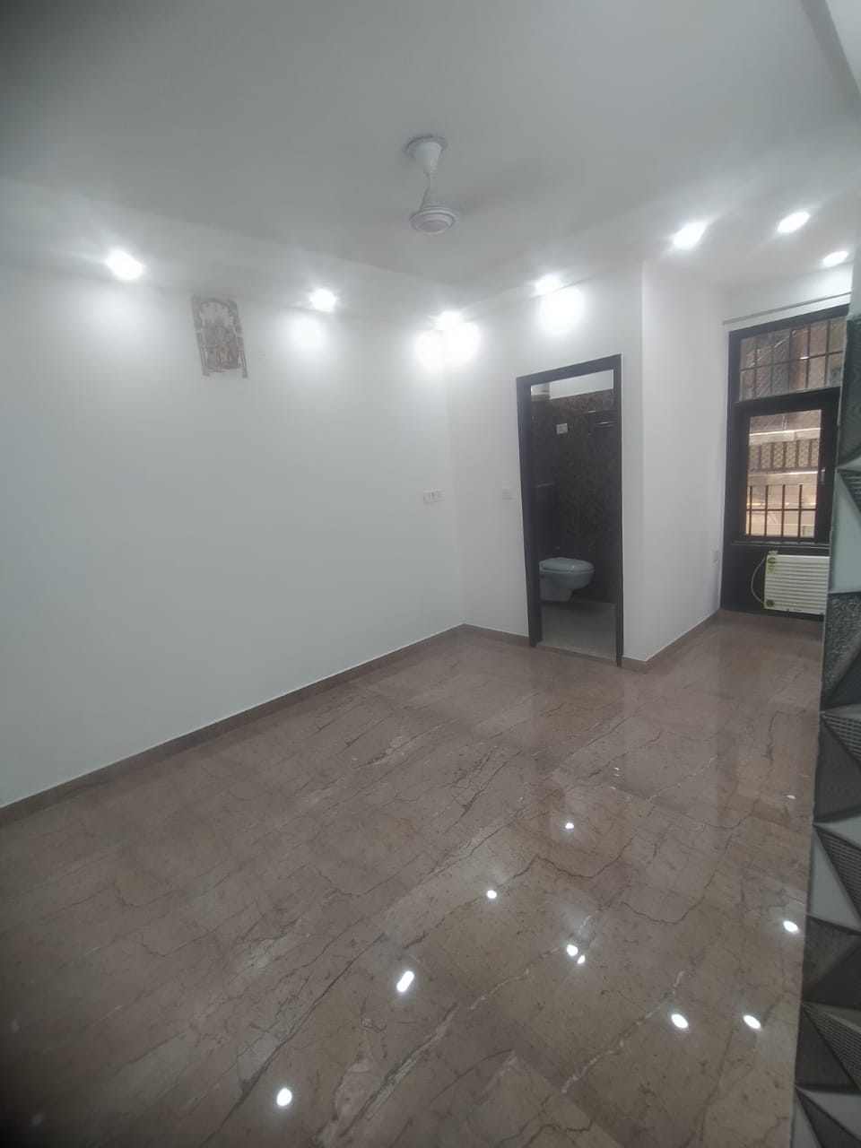 Retail Shop For Sale in Best Commercial Returns