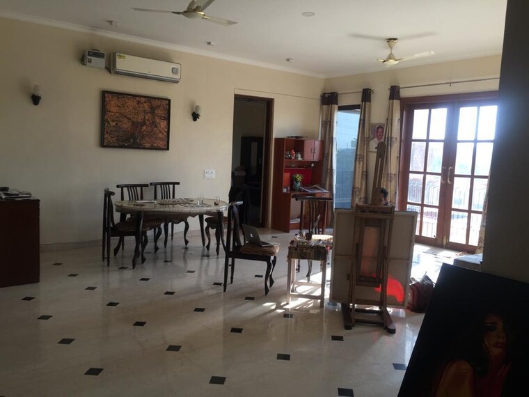 Team Area, sector 72 6+ Bedroom 450 Sq.Mt. Villa In Sector 72 Noida 9026344