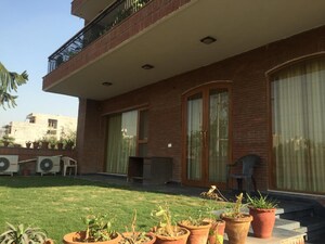 6+ BHK Villa – Exterior View View at Sector 72 - for Sale