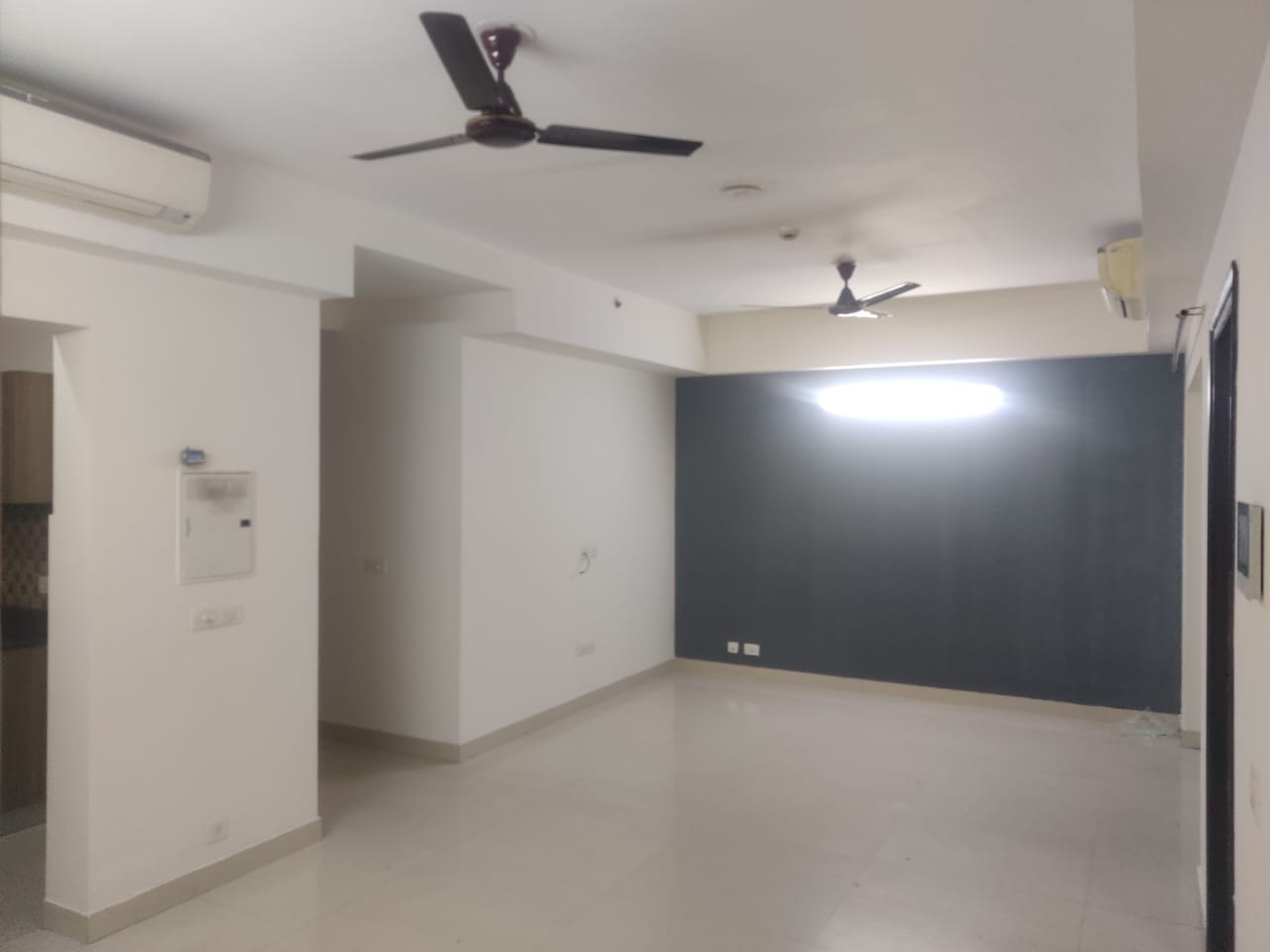 3 BHK + Servant Room Apartment For Rent in Pareena The Elite Residences