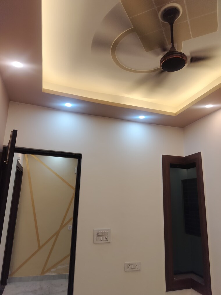 Room, balaji-enclave 5 Bedroom 75 Sq.Yd. Independent House In Govindpuram Ghaziabad 9026364
