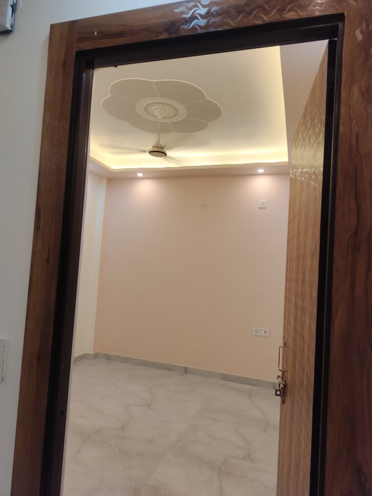 Room, balaji-enclave 5 Bedroom 75 Sq.Yd. Independent House In Govindpuram Ghaziabad 9026364
