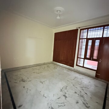 Room in 3 BHK Builder Floor at RWA Apartments Sector 92, Sector 92 – for Rent