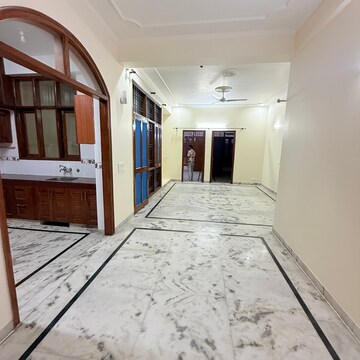 Building Lobby in 3 BHK Builder Floor at RWA Apartments Sector 92, Sector 92 – for Rent