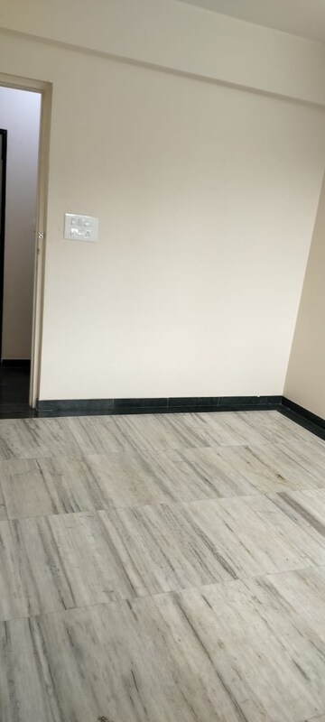 Room in 2 BHK Apartment at Hiranandani Estate, Ghodbunder Road – for Rent