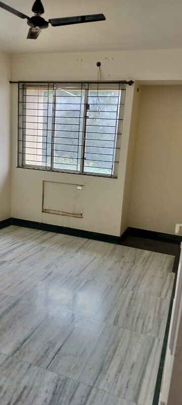 Room in 2 BHK Apartment at Hiranandani Estate, Ghodbunder Road – for Rent