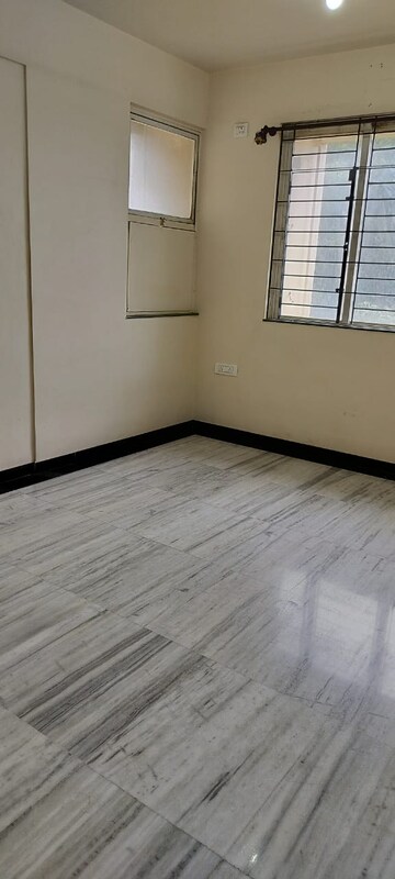 Room in 2 BHK Apartment at Hiranandani Estate, Ghodbunder Road – for Rent