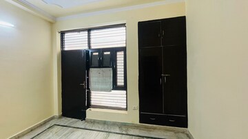 Room in 3 BHK Builder Floor at Green Fields Colony – for Rent