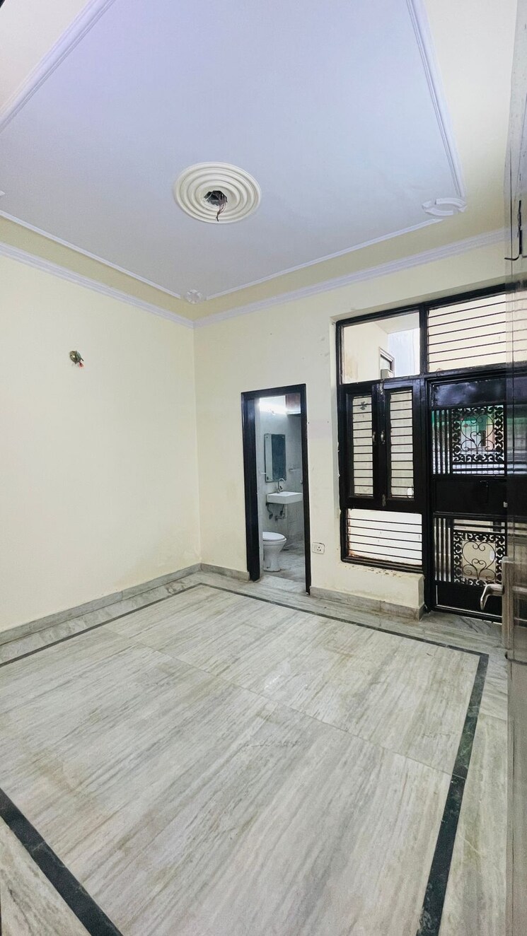 Room, green fields colony 3 Bedroom 1800 Sq.Ft. Builder Floor In Green Fields Colony Faridabad 9026390