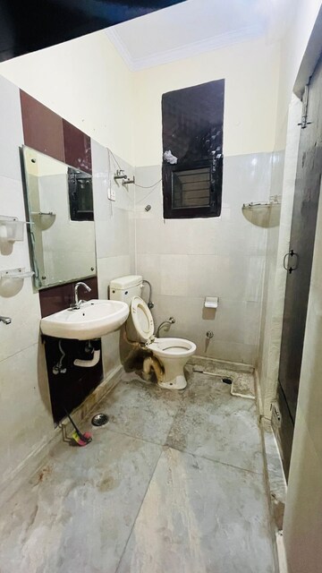 Bathroom in 3 BHK Builder Floor at Green Fields Colony – for Rent