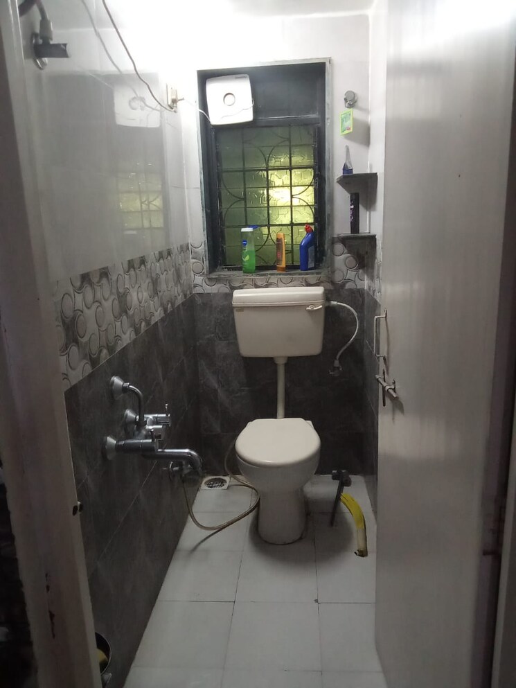 Bathroom, sai-nagari-chs-kalyani-nagar 2 Bedroom 800 Sq.Ft. Apartment In Kalyani Nagar Pune 9026433