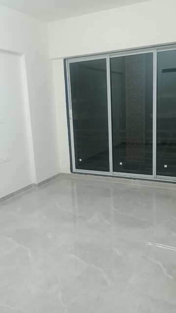 Room in 2 BHK Apartment at Goregaon Vivan, Goregaon West – for Rent