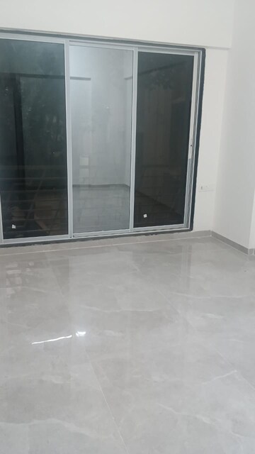 Room in 2 BHK Apartment at Goregaon Vivan, Goregaon West – for Rent