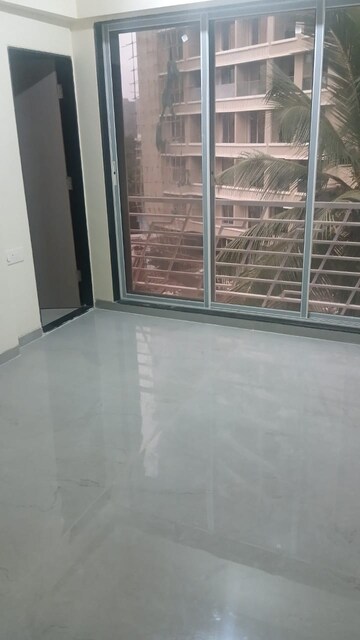 Room in 2 BHK Apartment at Goregaon Vivan, Goregaon West – for Rent