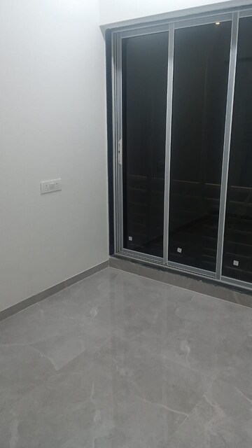 Room in 2 BHK Apartment at Goregaon Vivan, Goregaon West – for Rent