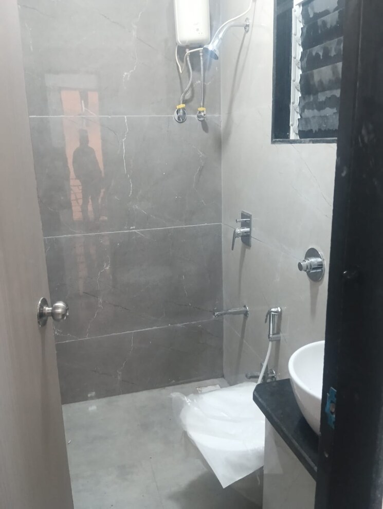 Bathroom, uday-chs-goregaon 1 Bedroom 650 Sq.Ft. Apartment In Goregaon West Mumbai 9026461