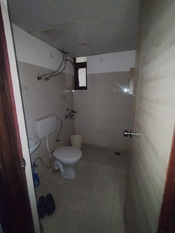 Bathroom, amolik-heights 3 Bedroom 816 Sq.Ft. Apartment In Sector 88 Faridabad 9026469