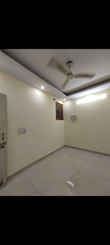 Room in 1 BHK Apartment at Aadharshila Apartment, Sarita Vihar – for Rent