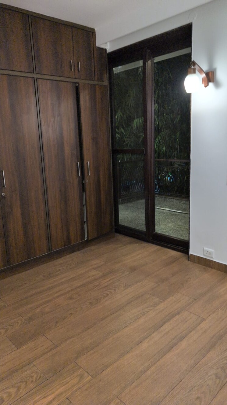 Room, greater kailash ii 4 Bedroom 300 Sq.Ft. Builder Floor In Greater Kailash ii Delhi 9026499