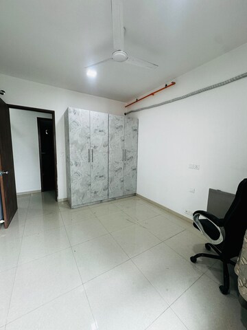 Room in 2 BHK Apartment at Kolshet Road – for Rent