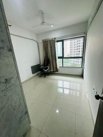 Room in 2 BHK Apartment at Kolshet Road – for Rent