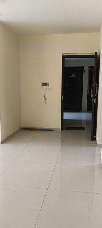 Room in 2 BHK Apartment at Rite Skyluxe, Chembur – for Rent