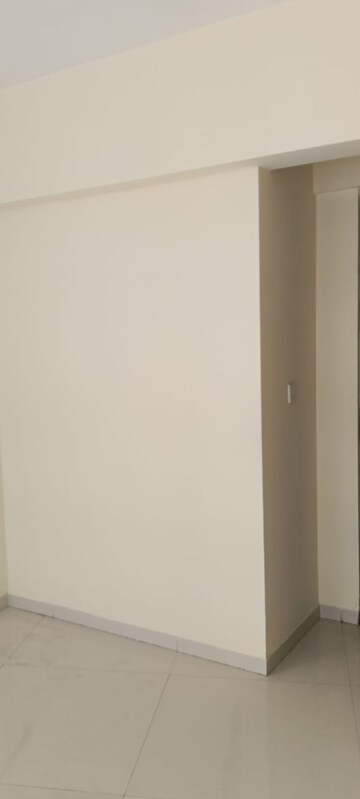 Room in 2 BHK Apartment at Rite Skyluxe, Chembur – for Rent