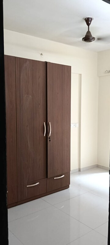 Room in 2 BHK Apartment at Rite Skyluxe, Chembur – for Rent