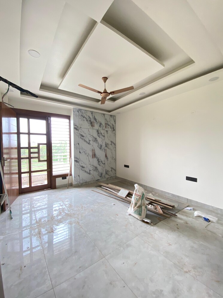 Room, parklands 3 Bedroom 250 Sq.Yd. Builder Floor In Sector 85 Faridabad 9026509