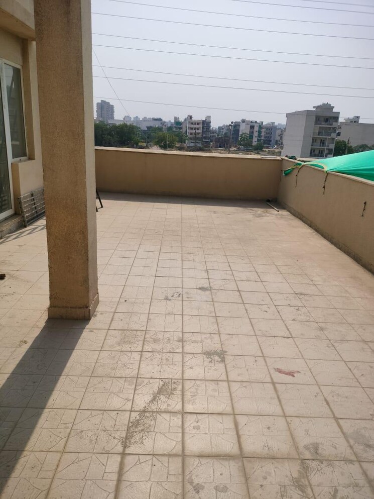 Balcony, bptp-park-elite-premium 5 Bedroom 350 Sq.Yd. Apartment In Sector 84 Faridabad 9026555