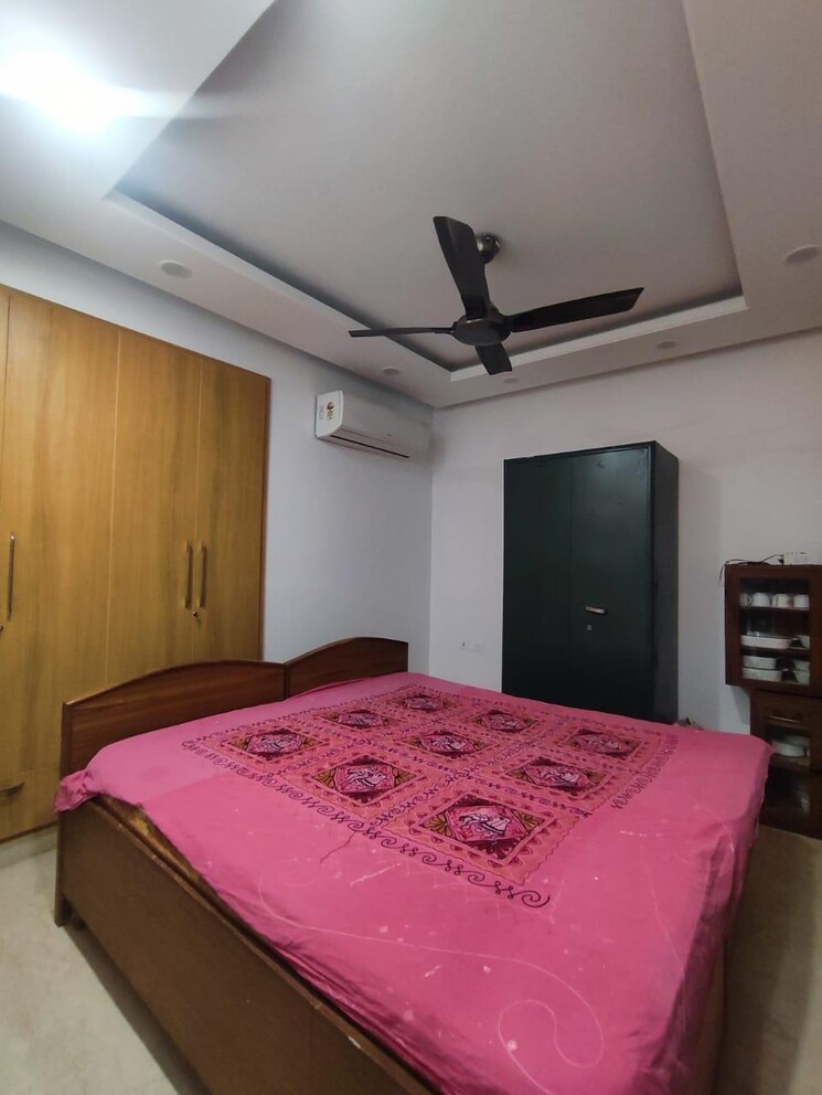 Bedroom, saket 4 Bedroom 250 Sq.Yd. Builder Floor In Saket Delhi 9026557