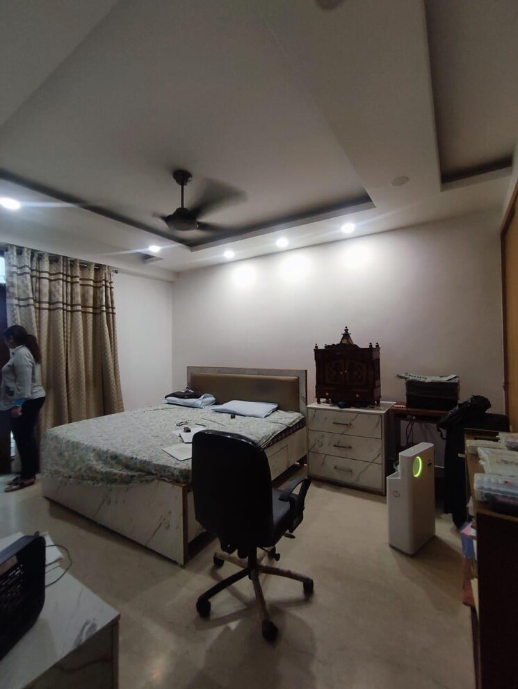 Team Area, saket 4 Bedroom 250 Sq.Yd. Builder Floor In Saket Delhi 9026557