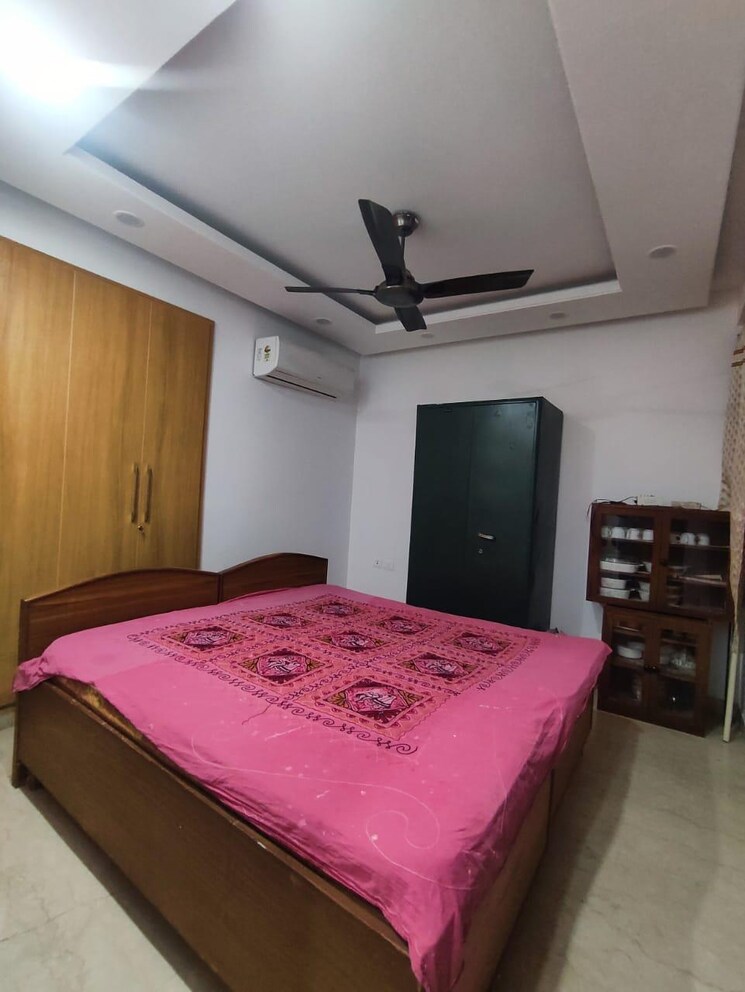 Bedroom, saket 4 Bedroom 250 Sq.Yd. Builder Floor In Saket Delhi 9026557