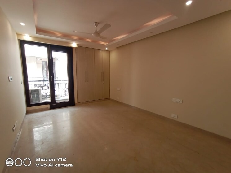 Room, greater kailash i 4 Bedroom 500 Sq.Yd. Builder Floor In Greater Kailash I Delhi 9026571