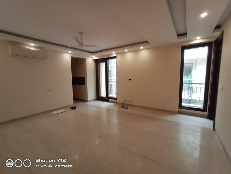 Room, greater kailash i 4 Bedroom 500 Sq.Yd. Builder Floor In Greater Kailash I Delhi 9026571