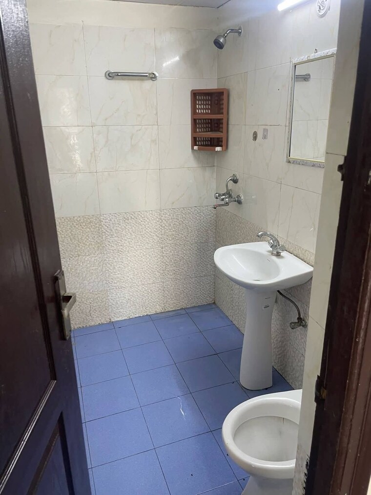 Bathroom, ip extension 3 Bedroom 1250 Sq.Ft. Apartment In Ip Extension Delhi 9026570