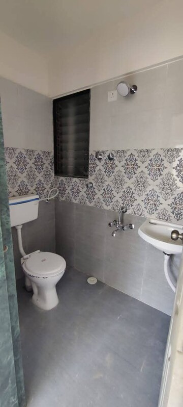 Bathroom in 1 BHK Apartment at Andheri East – for Rent