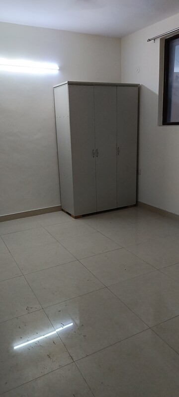 Room in 3 BHK Builder Floor at Saket – for Rent