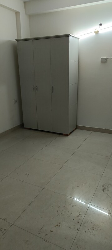 Room in 3 BHK Builder Floor at Saket – for Rent