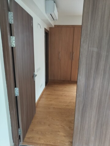 Room in 4 BHK Apartment at Purvanchal Royal City, Chi V Greater Noida – for Rent