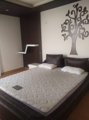 Bedroom in 4 BHK Apartment at Purvanchal Royal City, Chi V Greater Noida – for Rent