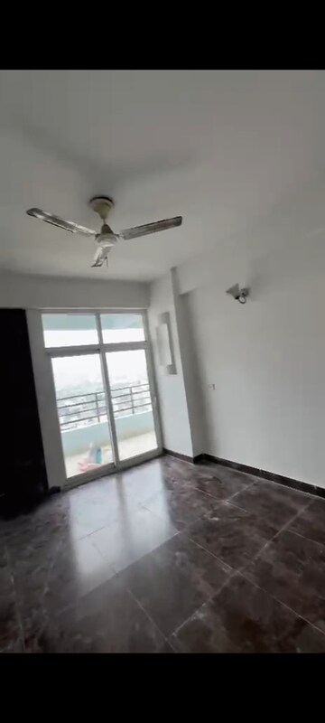 Room in 3 BHK Apartment at Crossing Republik, Crossing Republic – for Sale