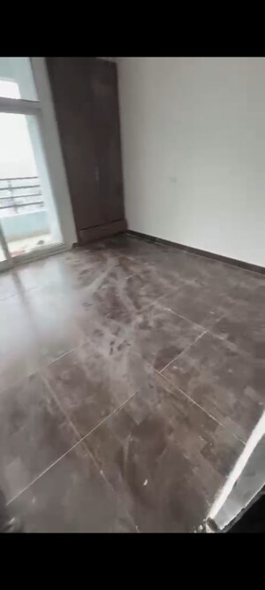 Room in 3 BHK Apartment at Crossing Republik, Crossing Republic – for Sale